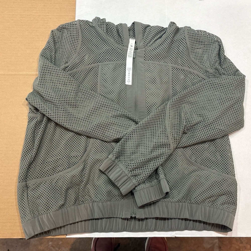 Lululemon Relaxed Fit Mesh Hooded Jacket Size 8, Sage Green